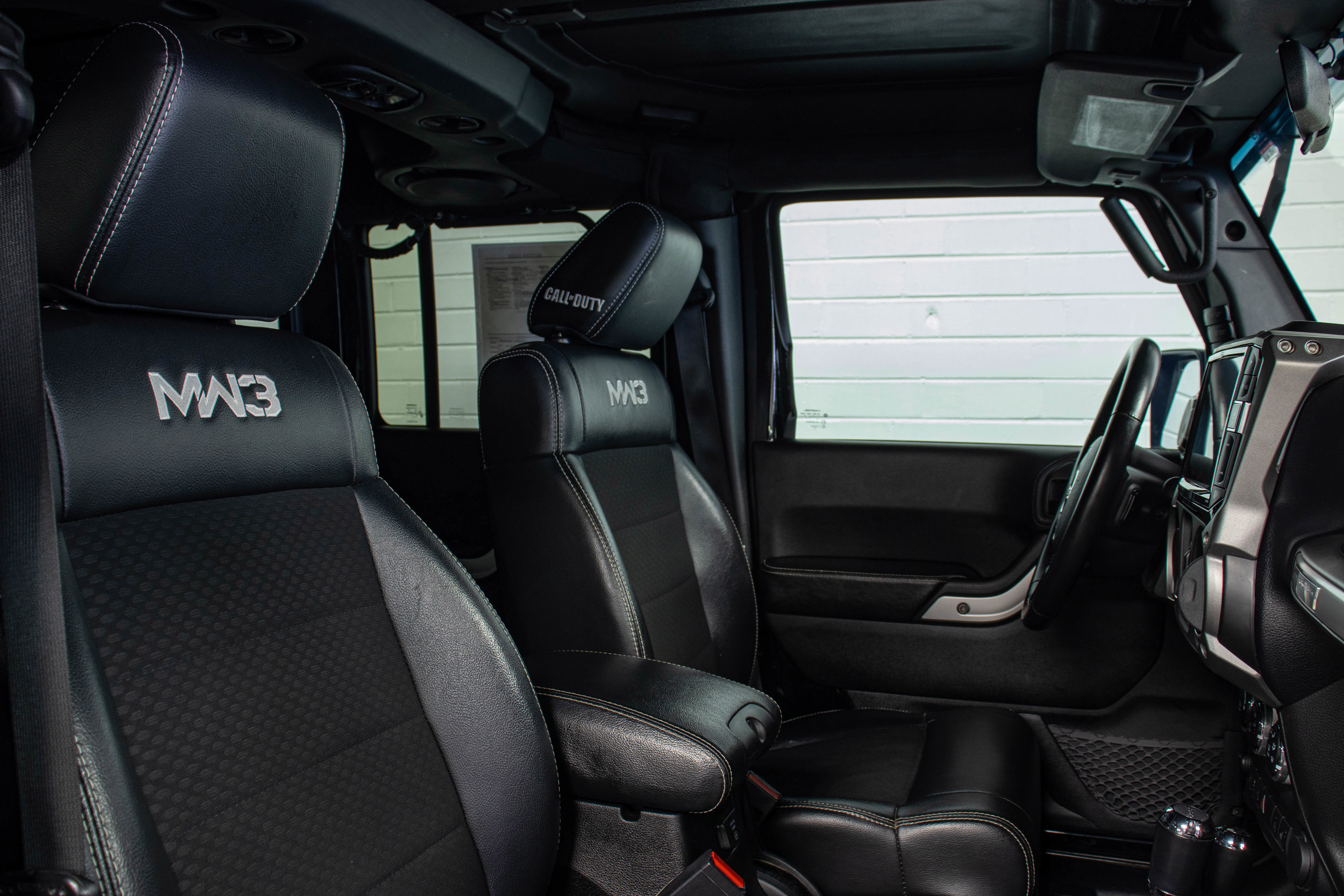 Used 2012 Jeep Wrangler Unlimited Rubicon image 23