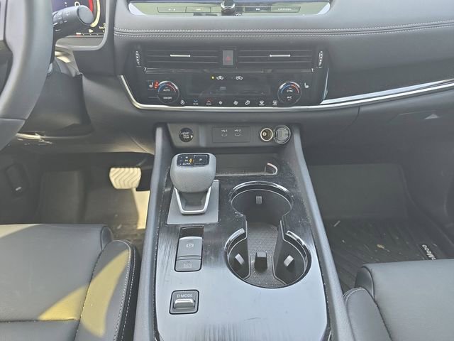 Used 2024 Nissan Rogue SL w/ SL Premium Package image 3