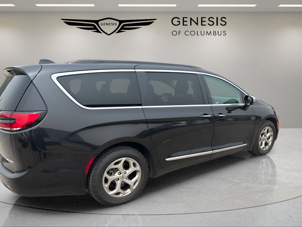 Used 2023 Chrysler Pacifica Limited FWD image 5