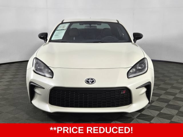 Used 2025 Toyota GR86 Premium RWD image 2