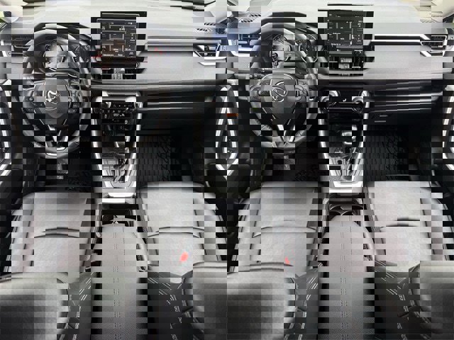 Used 2021 Toyota RAV4 XLE Premium image 12