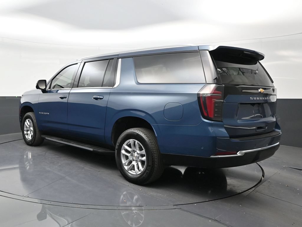Used 2025 Chevrolet Suburban LS RWD image 3