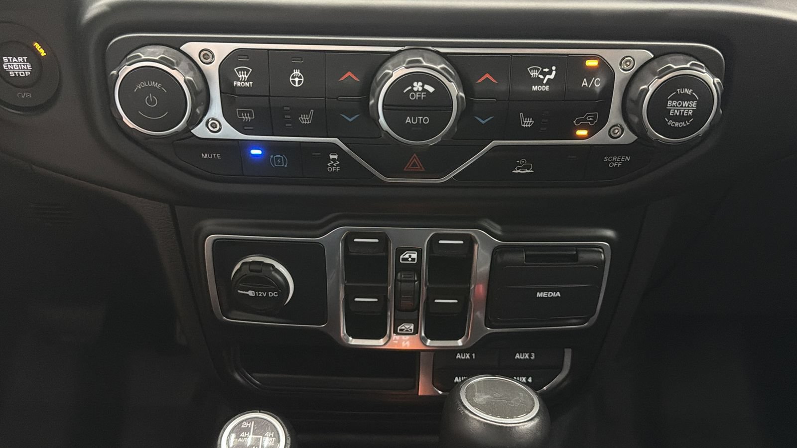 Used 2023 Jeep Wrangler Unlimited Sahara w/ Cold Weather Group AWD/4WD image 23