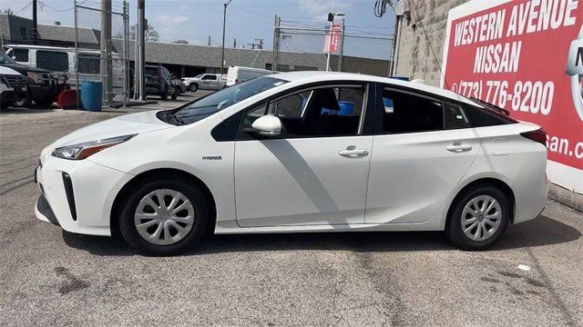 Used 2022 Toyota Prius LE image 3