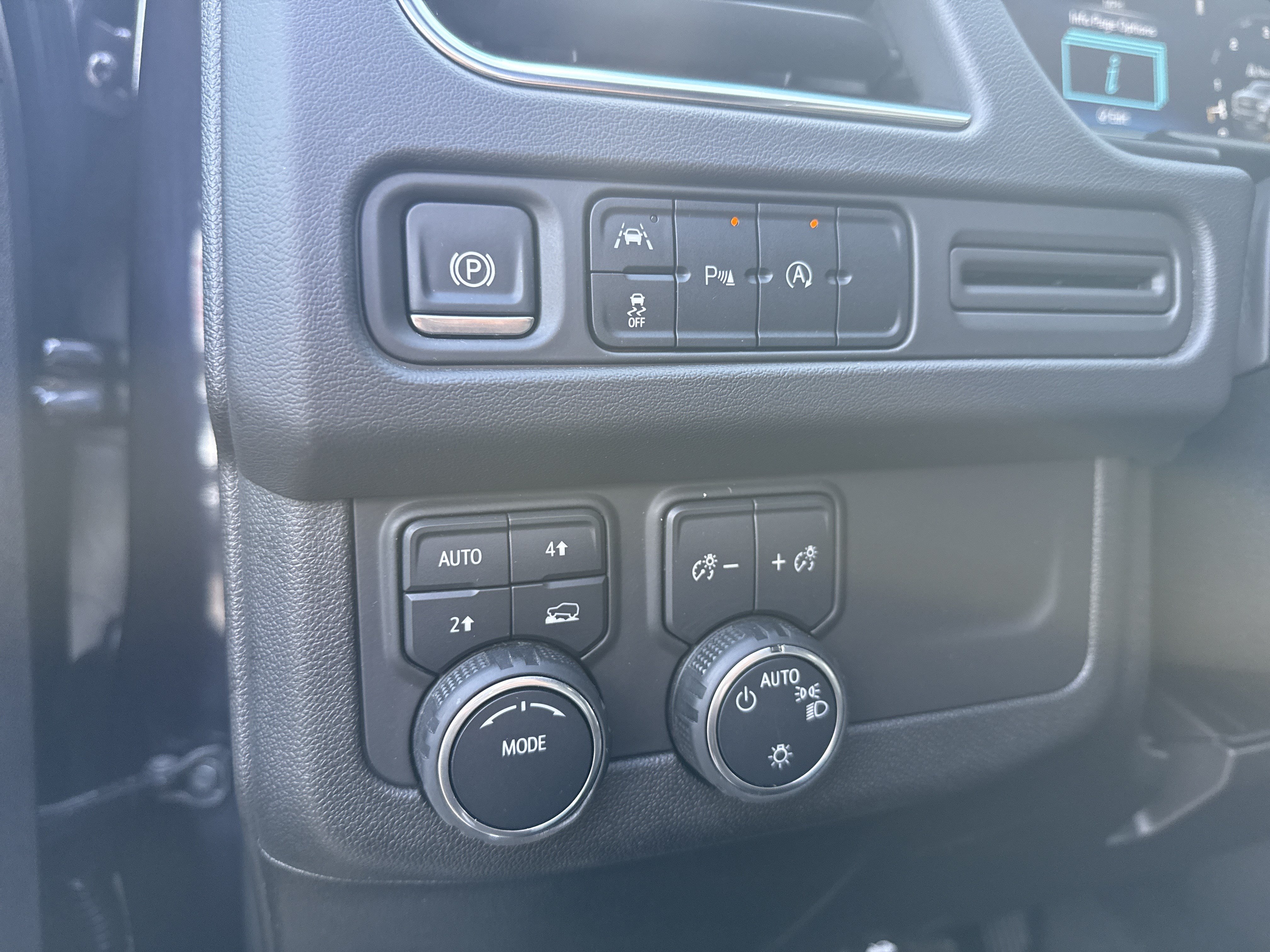 Used 2024 Chevrolet Suburban LT AWD/4WD image 34