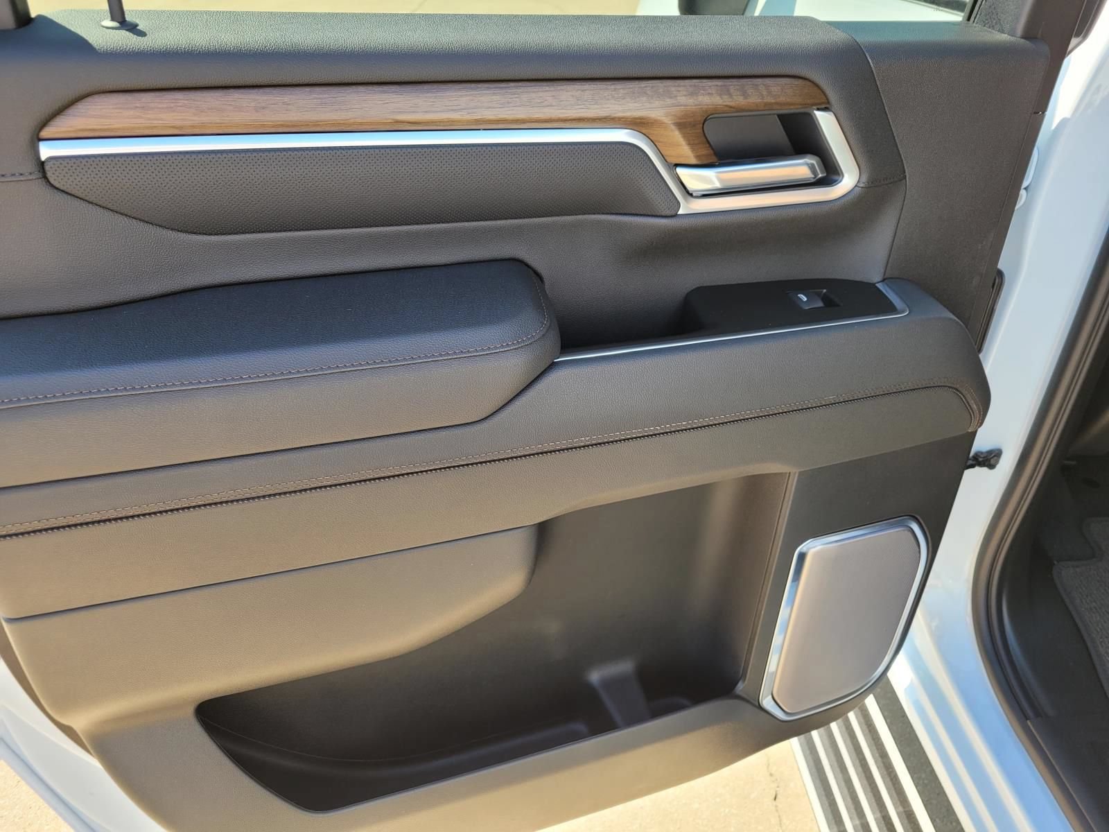 New 2026 Chevrolet Silverado 2500 High Country w/ High Country Premium Package AWD/4WD image 8