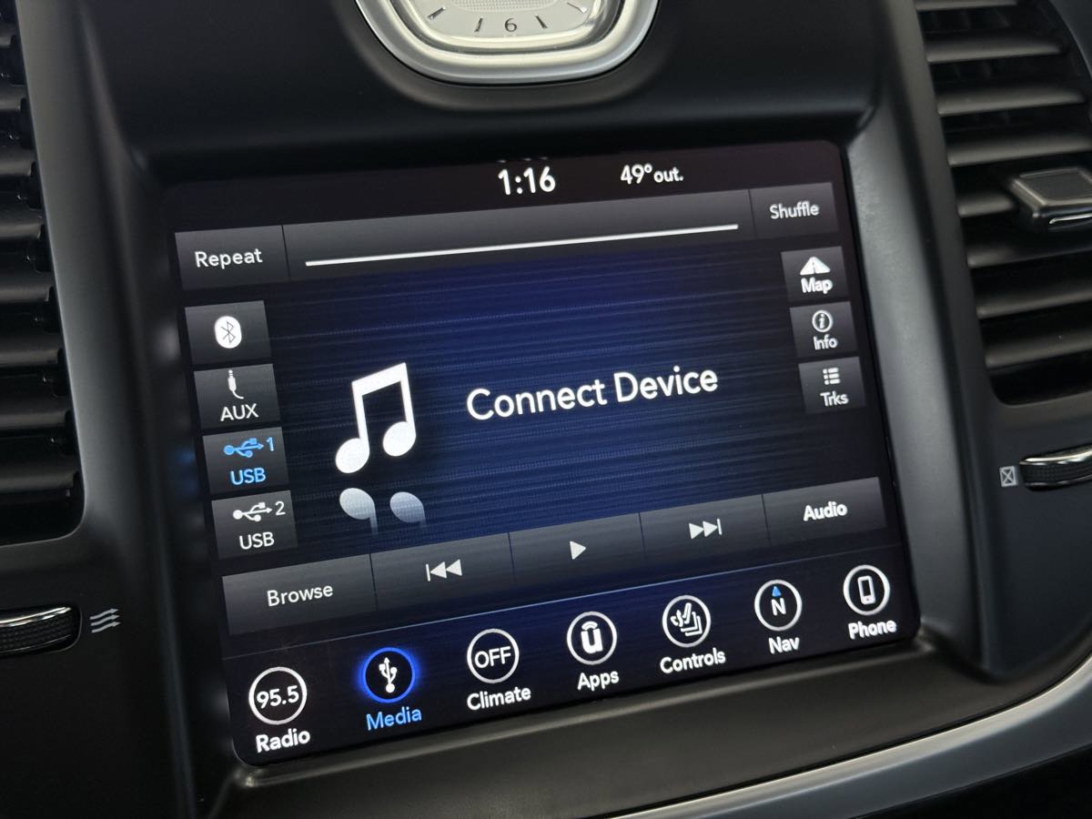 Used 2019 Chrysler 300 Touring L w/ Quick Order Package 22F image 57