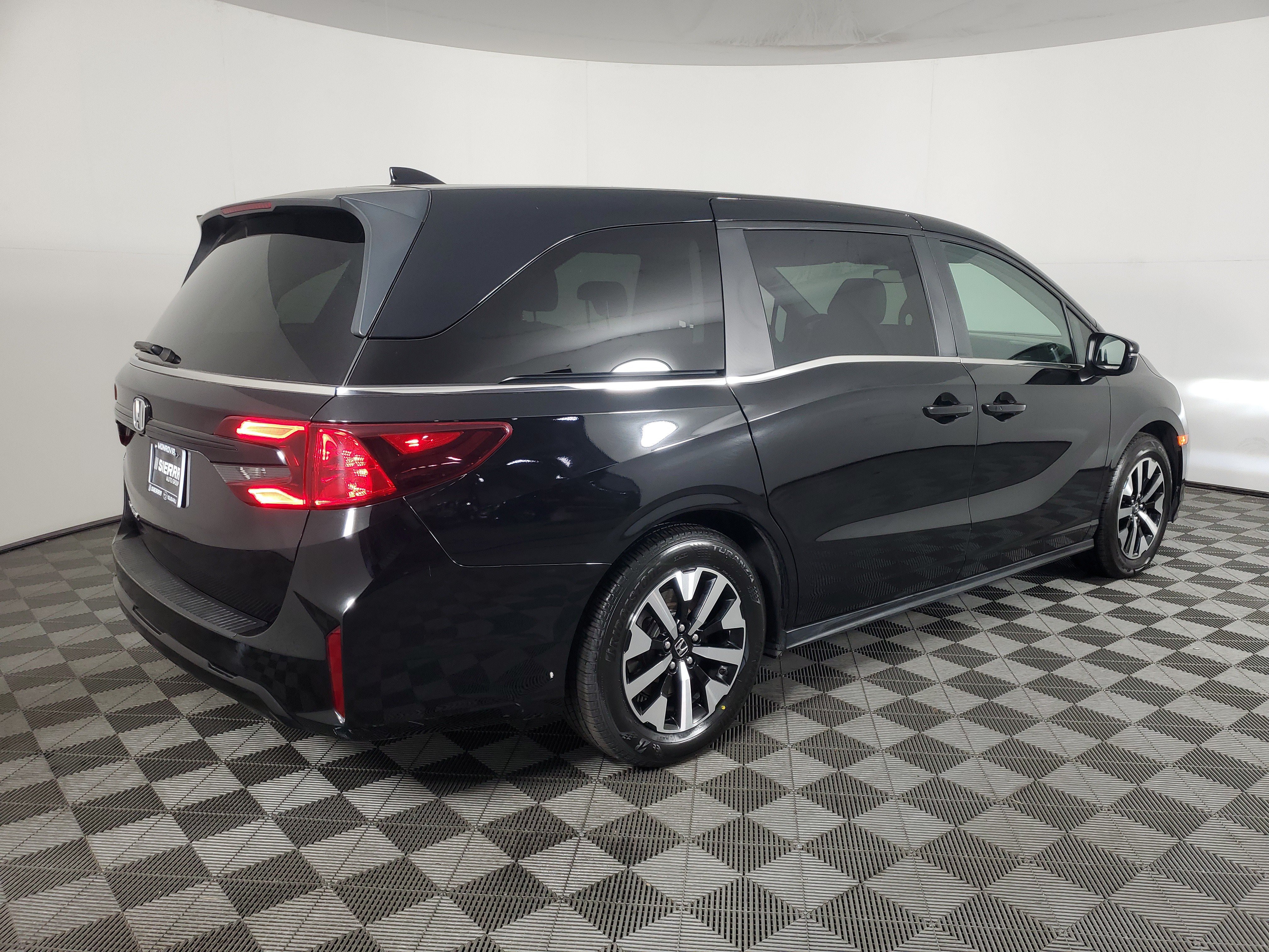 Used 2025 Honda Odyssey EX-L image 4