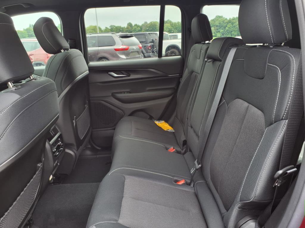 New 2025 Jeep Grand Cherokee Laredo X image 9