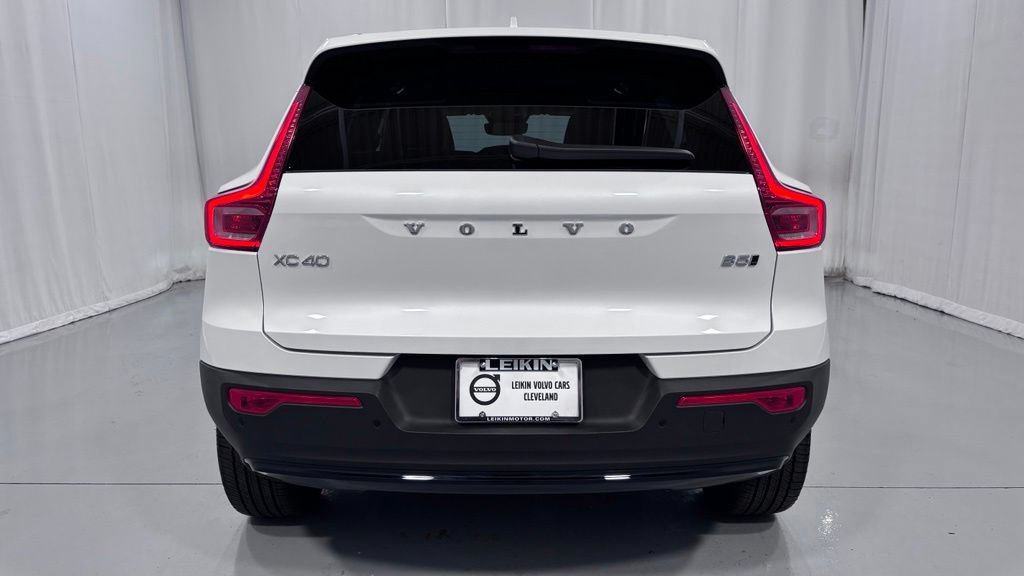 Certified 2026 Volvo XC40 B5 Plus AWD/4WD image 7