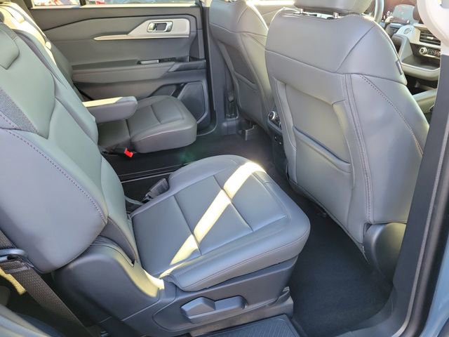 Used 2025 Ford Explorer Active w/ Active Comfort Package RWD image 19