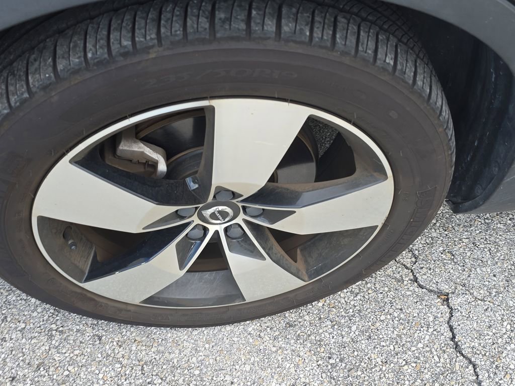 Used 2019 Volvo XC40 T5 Momentum image 10
