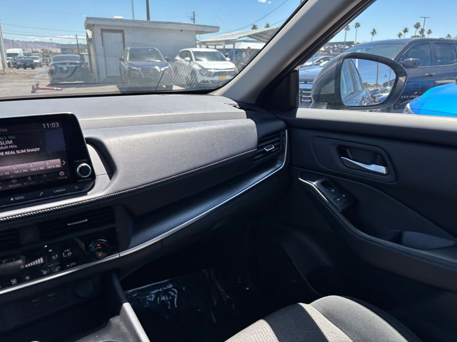 Used 2025 Nissan Rogue SV FWD image 37