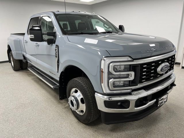 Used 2024 Ford F350 Lariat image 2