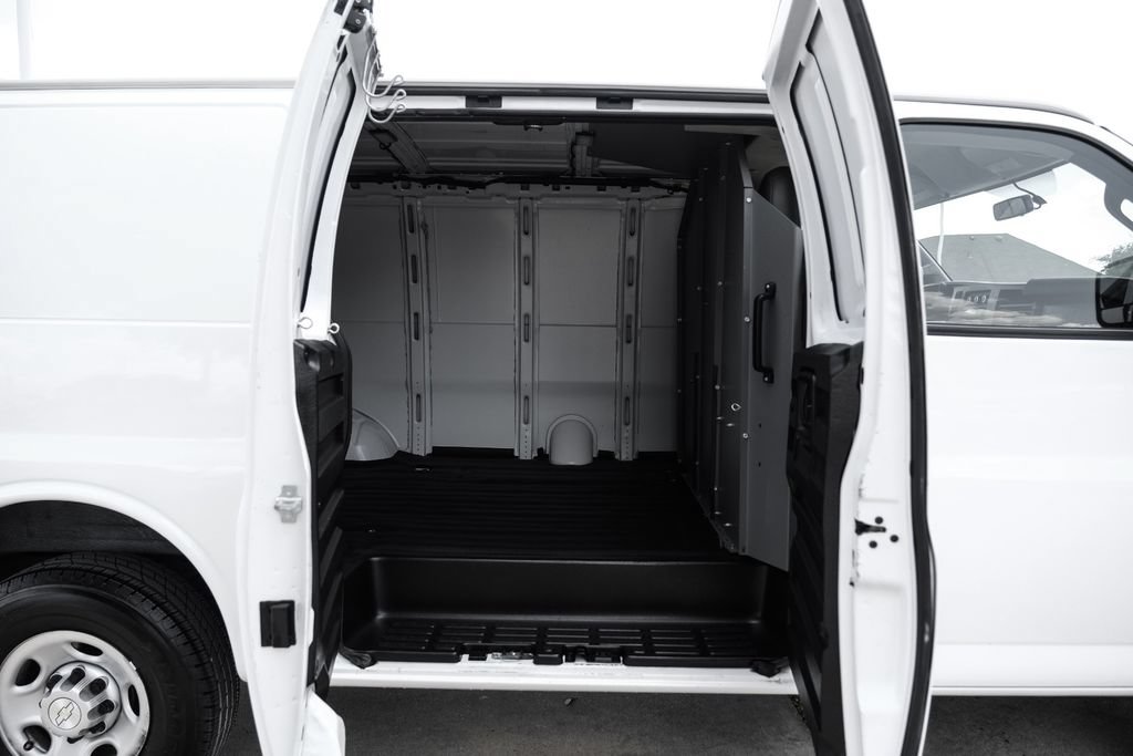 Used 2021 Chevrolet Express 2500 RWD image 34