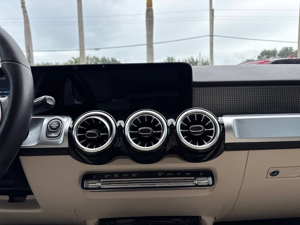 Used 2022 Mercedes-Benz GLB 250 w/ Premium Package Lite image 24