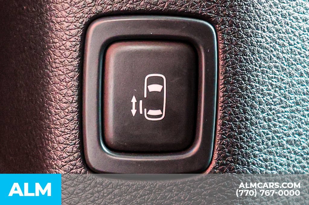 Used 2025 Kia Carnival SX w/ SX Dark Edition Package FWD image 56