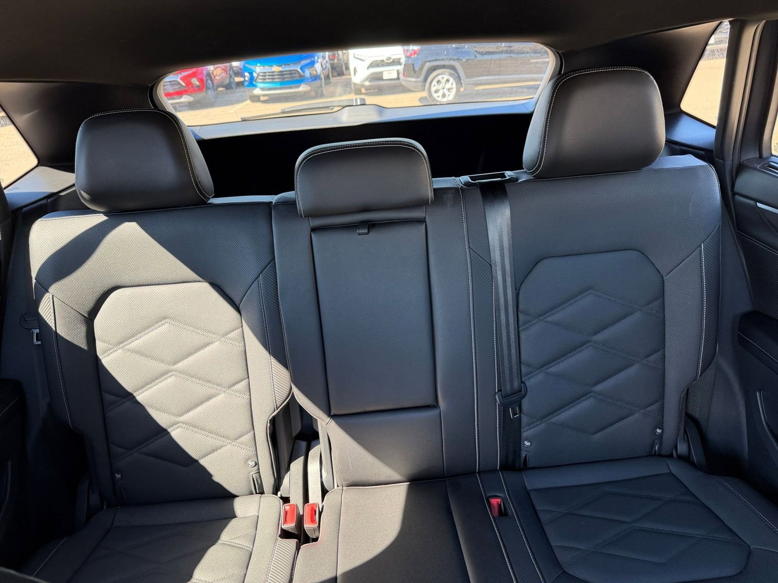 Used 2025 Volkswagen Atlas Cross Sport SE image 38