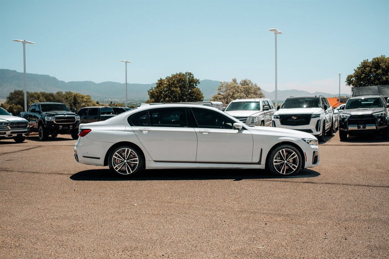 Used 2022 BMW 750i xDrive w/ M Sport Package AWD/4WD image 8