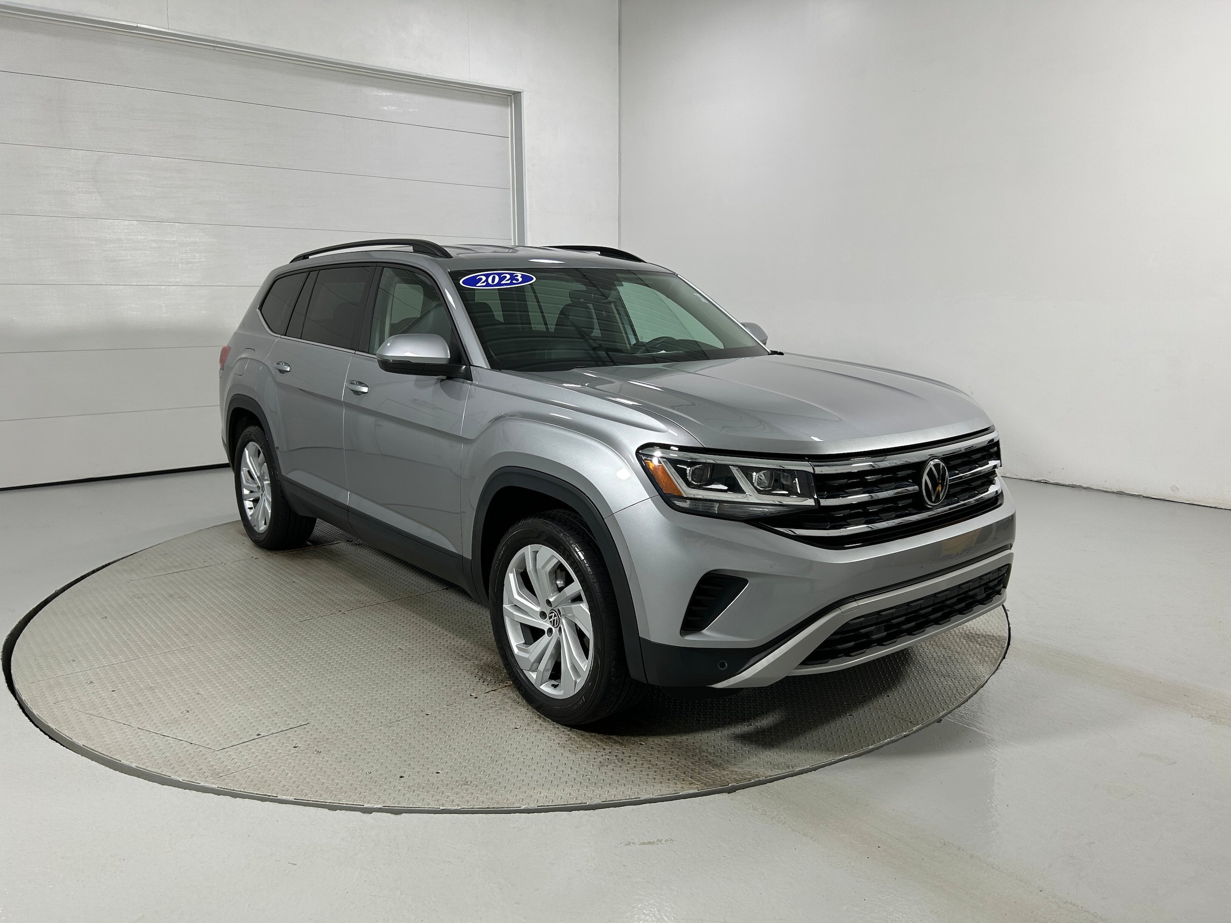 Used 2023 Volkswagen Atlas SE AWD/4WD image 2