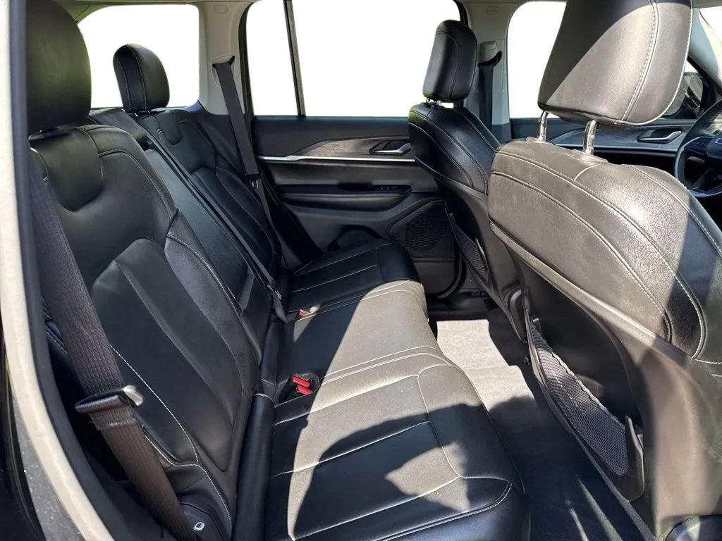 Used 2023 Jeep Grand Cherokee Limited AWD/4WD image 30