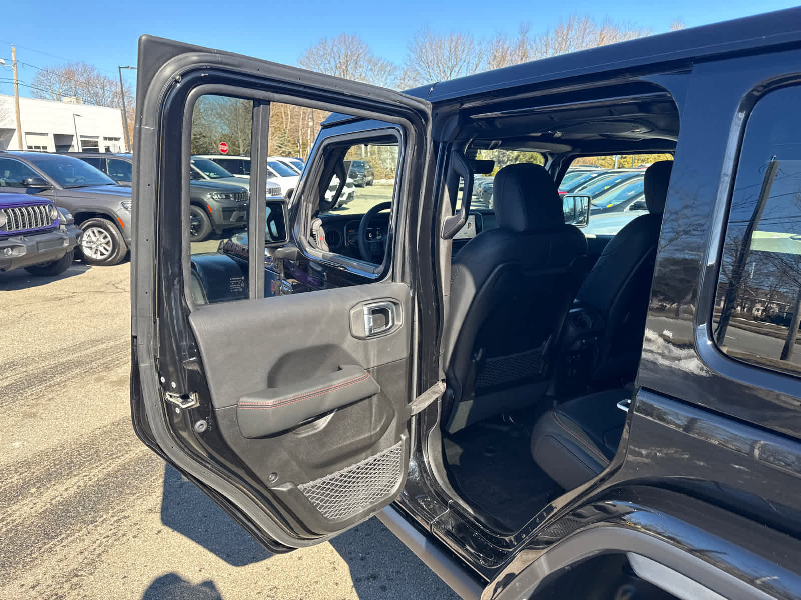 Used 2025 Jeep Wrangler Unlimited Rubicon AWD/4WD image 26