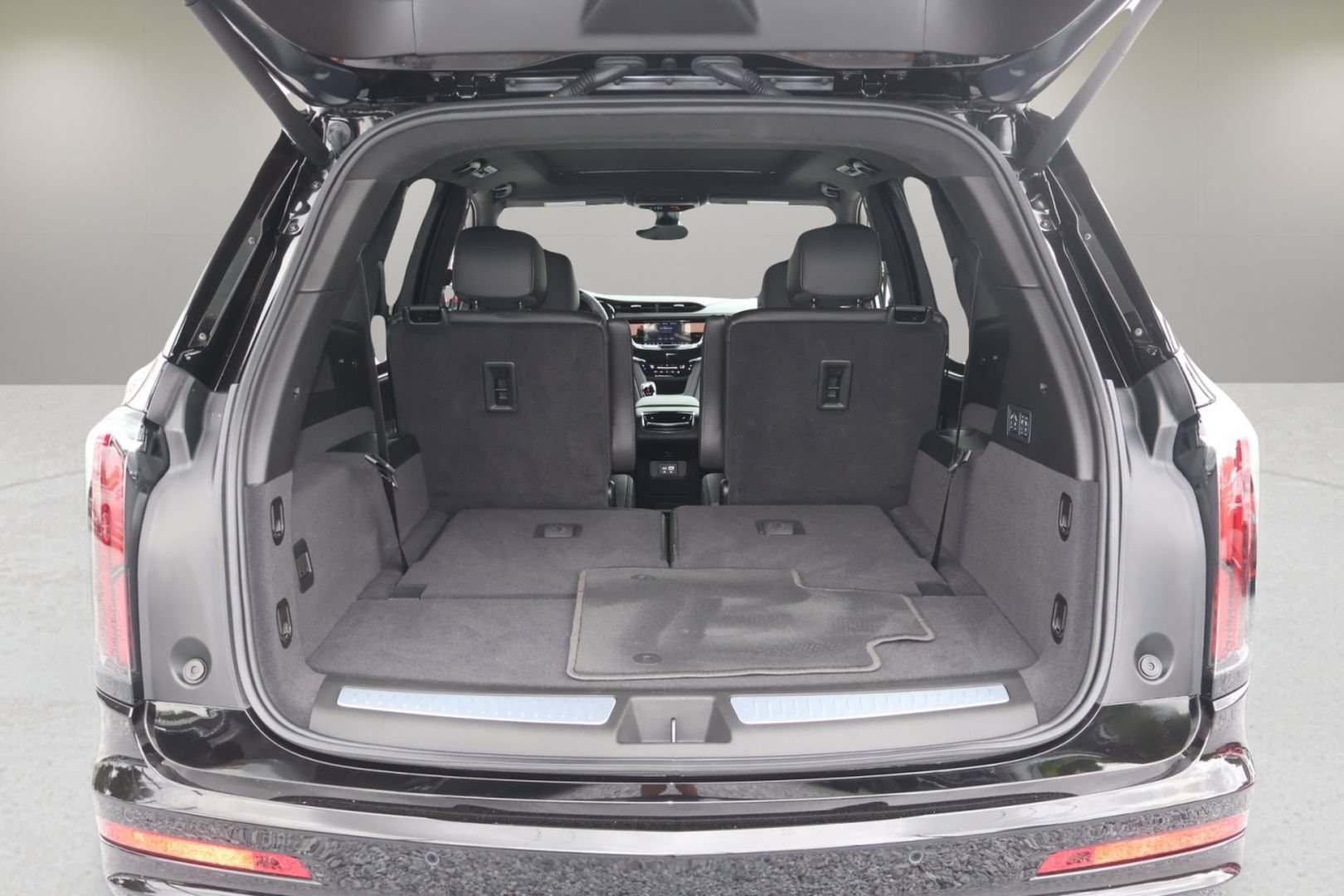 Certified 2025 Cadillac XT6 Sport w/ Platinum Package AWD/4WD image 15