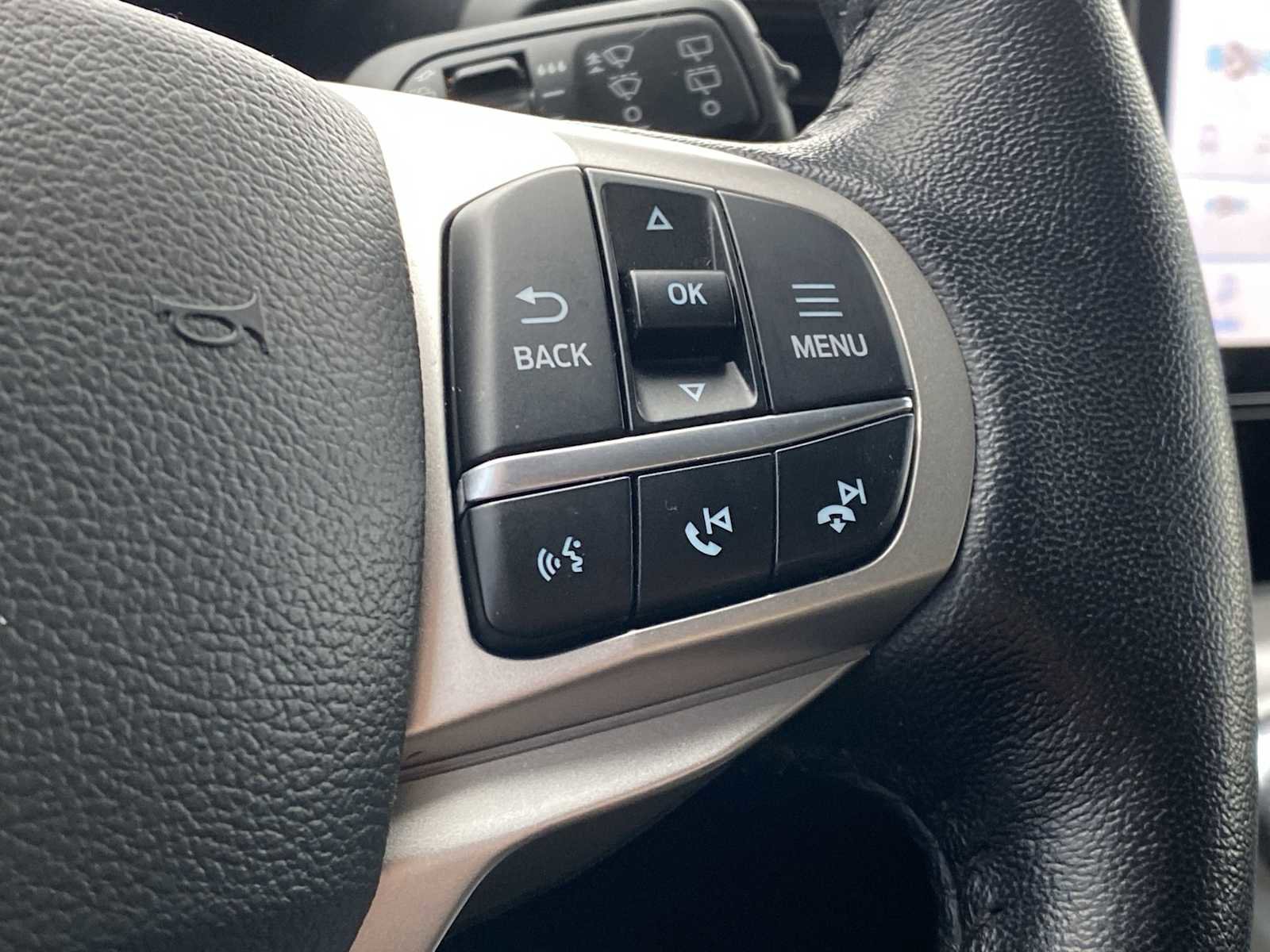 Used 2022 Ford Explorer XLT image 26