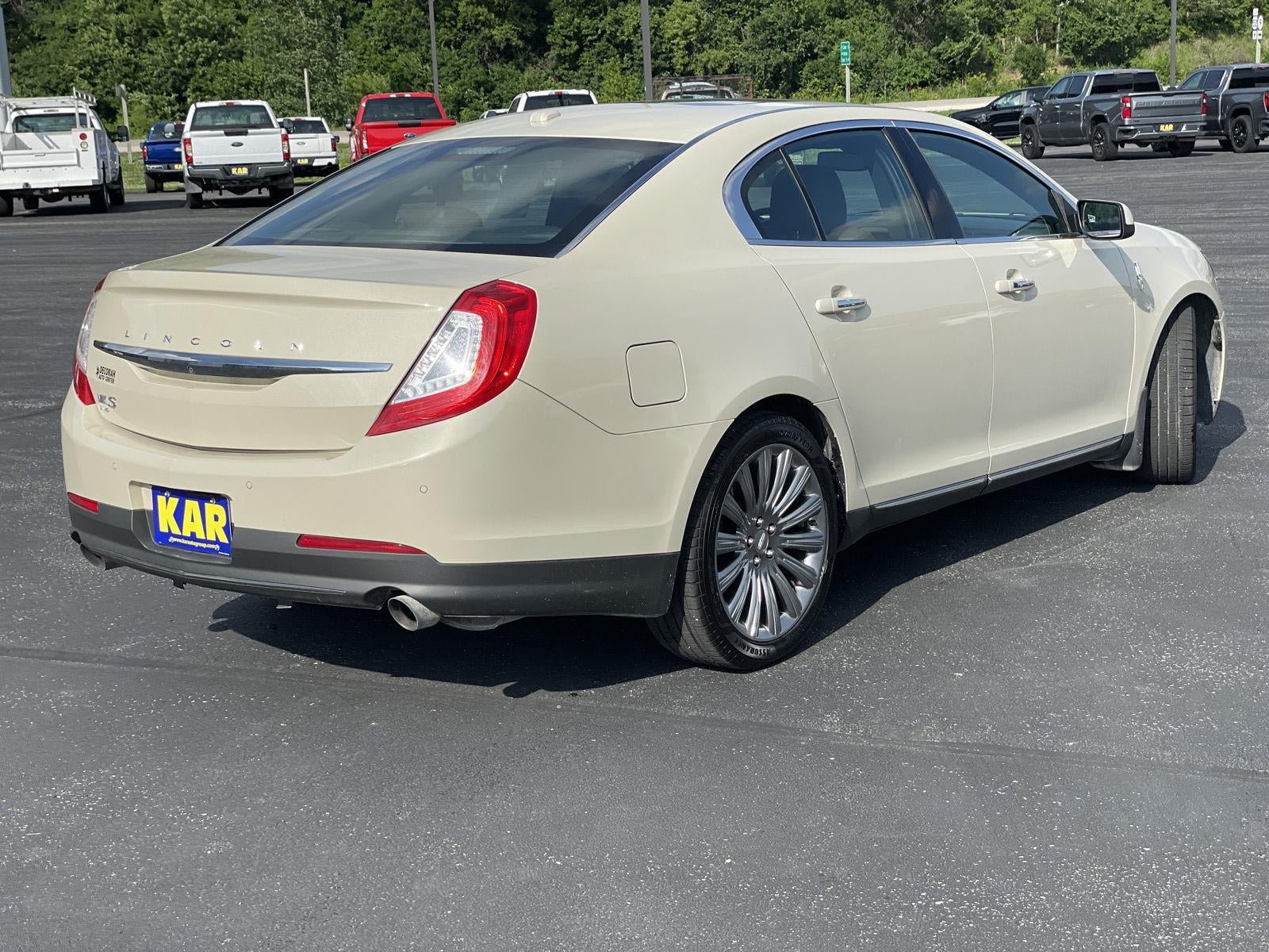 Used 2016 Lincoln MKS AWD w/ Equipment Group 101A image 9