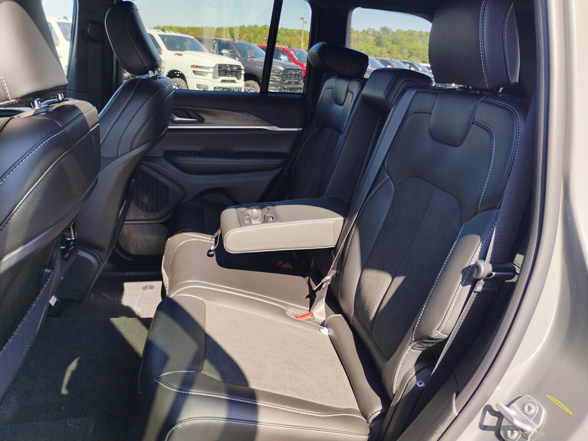 New 2027 Jeep Grand Cherokee Altitude AWD/4WD image 16
