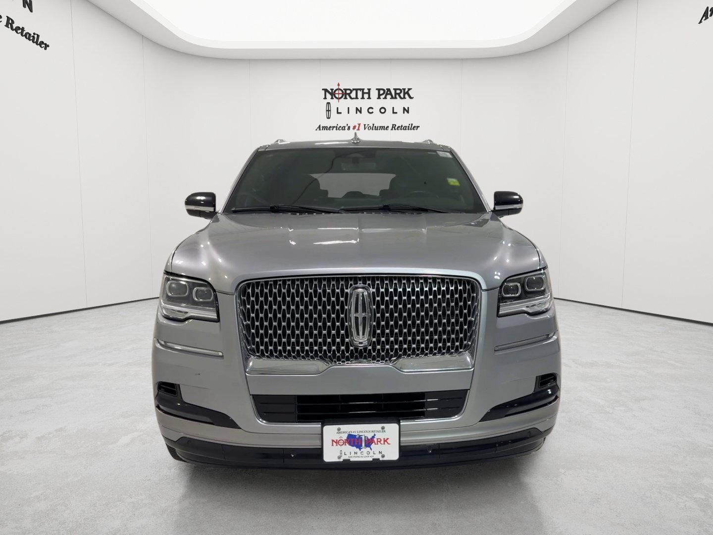 Used 2023 Lincoln Navigator 4WD image 8