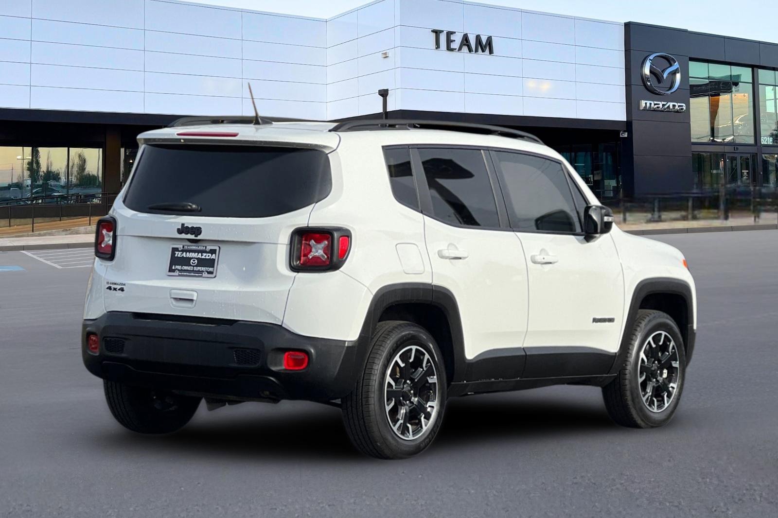 Used 2023 Jeep Renegade Latitude image 4