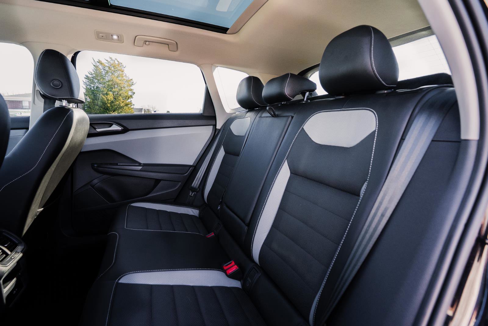 Used 2022 Volkswagen Taos SEL w/ Panoramic Sunroof Package image 30