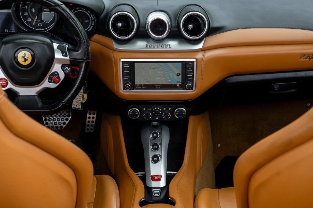 Used 2015 Ferrari California T RWD image 19