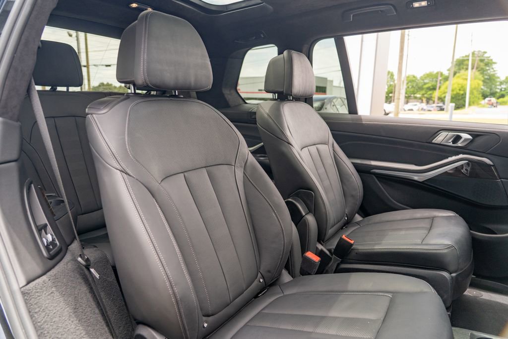 Used 2021 BMW X7 xDrive40i w/ M Sport Package AWD/4WD image 19