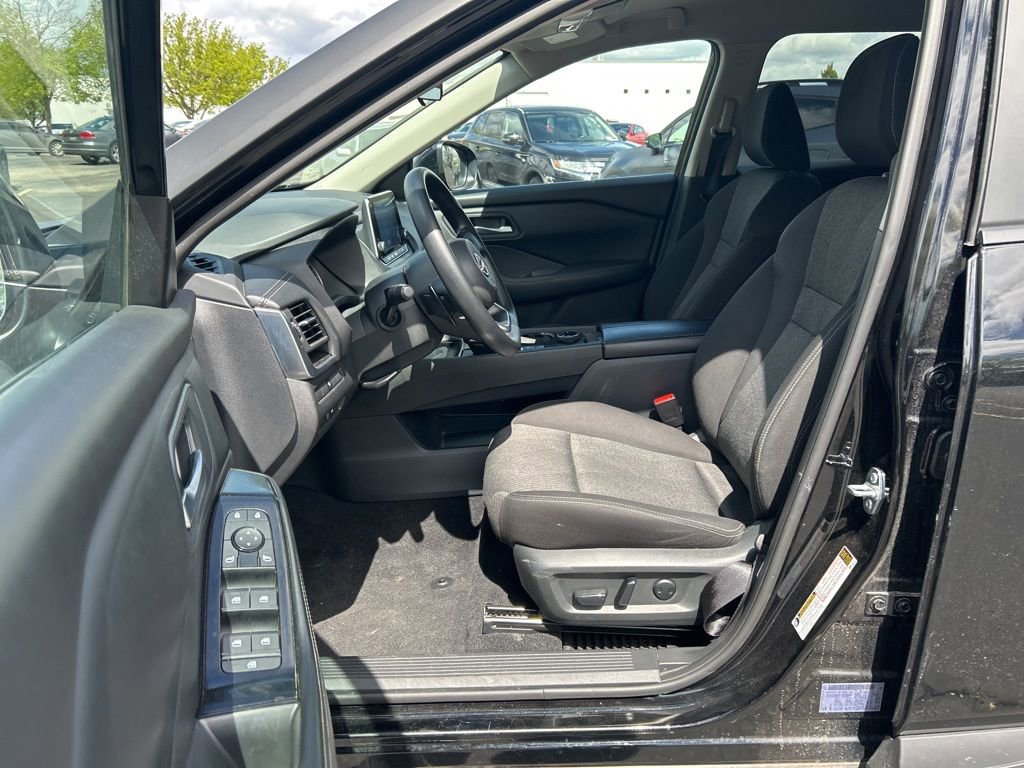 Used 2024 Nissan Rogue SV AWD/4WD image 7
