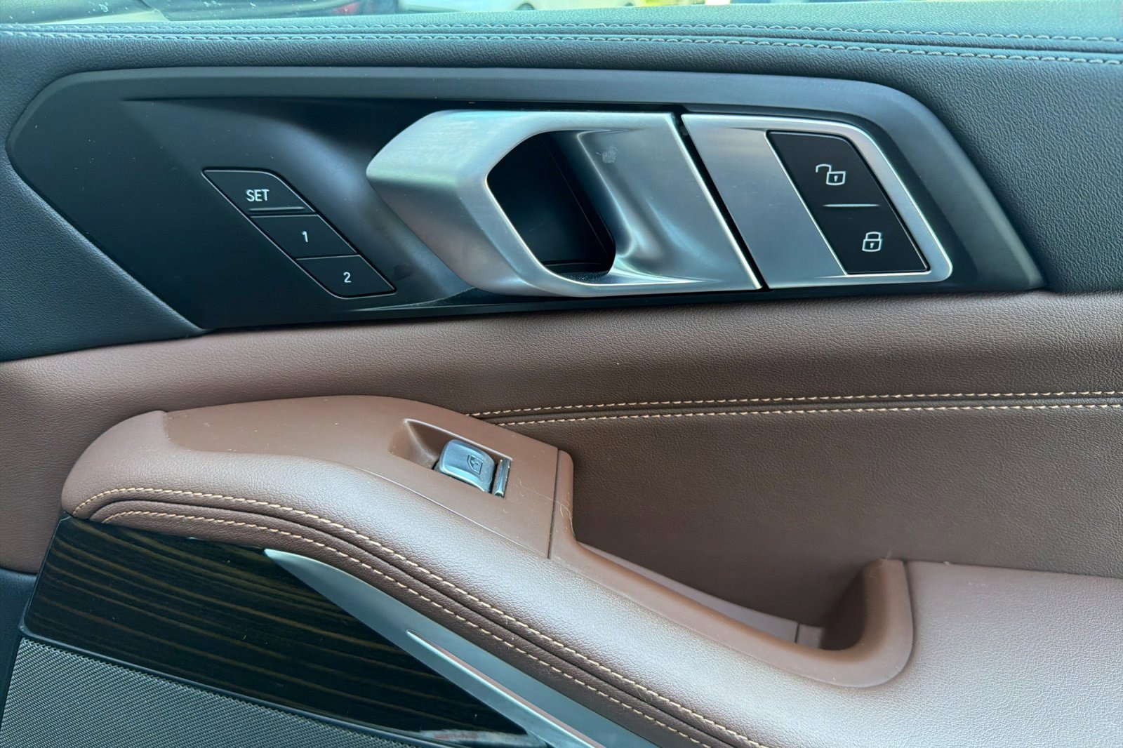 Certified 2024 BMW X7 xDrive40i w/ Premium Package image 23