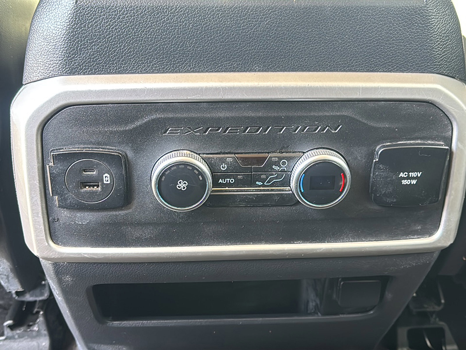 Used 2023 Ford Expedition XLT image 23