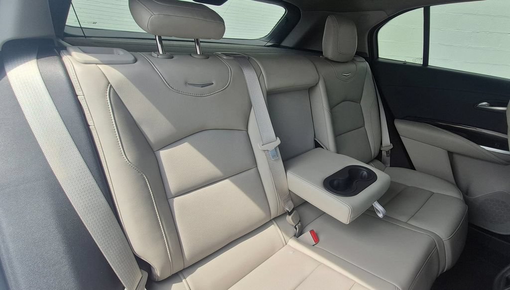 Used 2022 Cadillac XT4 Premium Luxury w/ Technology Package AWD/4WD image 5