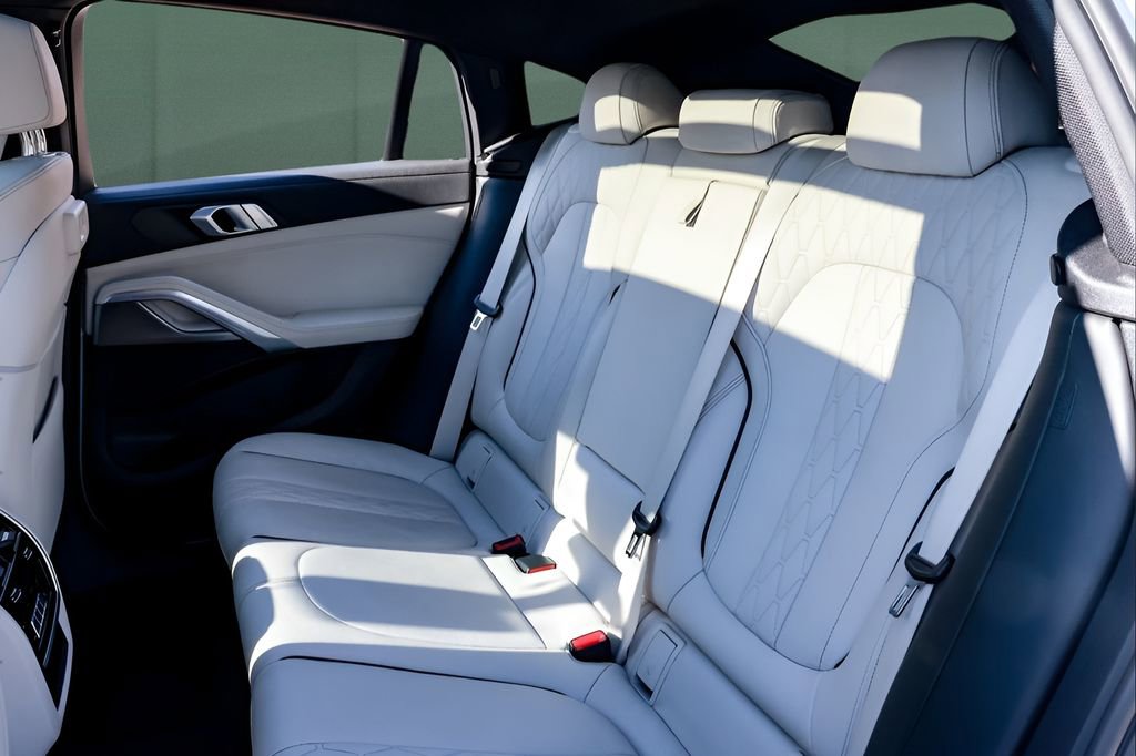 Used 2023 BMW X6 xDrive40i w/ M Sport Package image 23