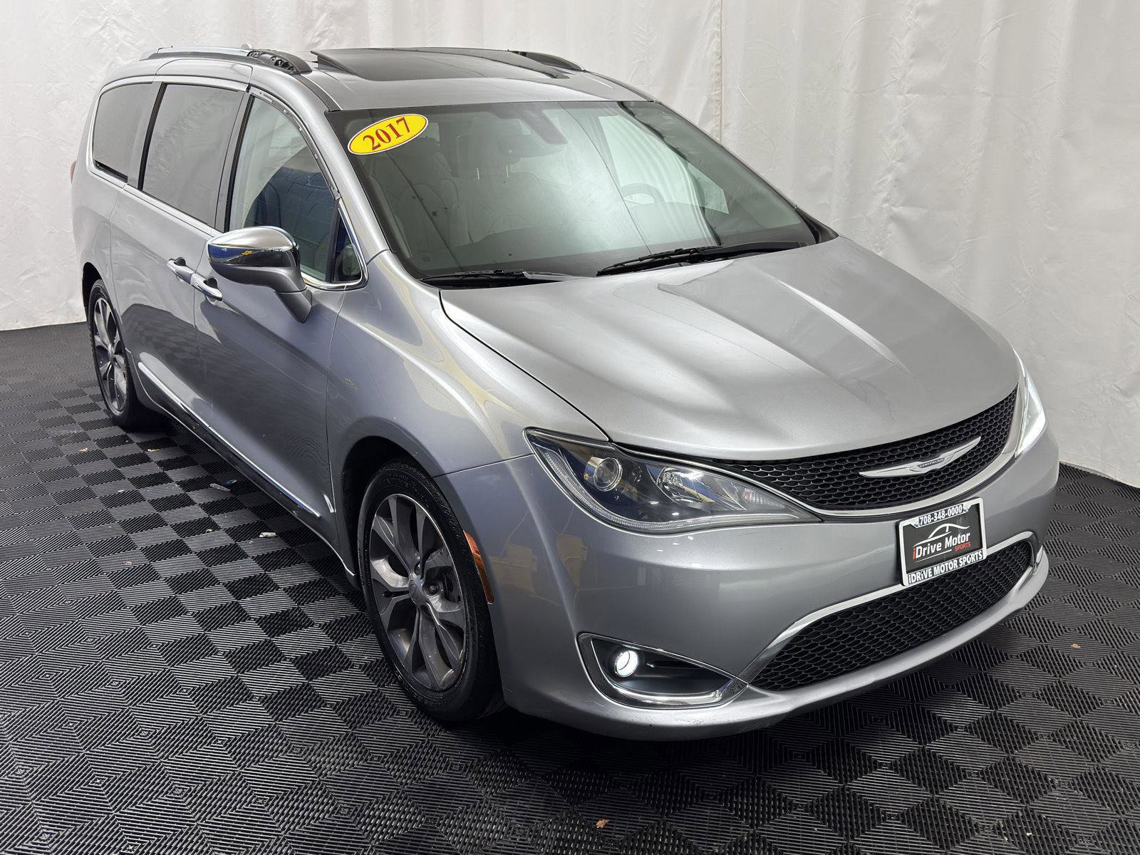 Used 2017 Chrysler Pacifica Limited image 14