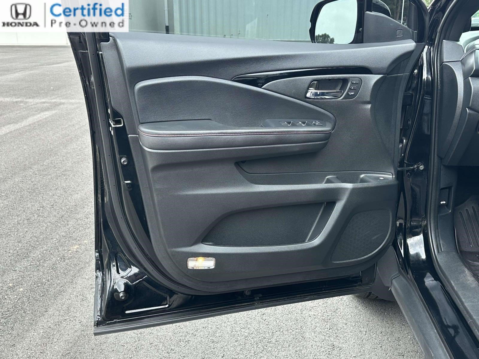 Certified 2025 Honda Ridgeline Black Edition image 5