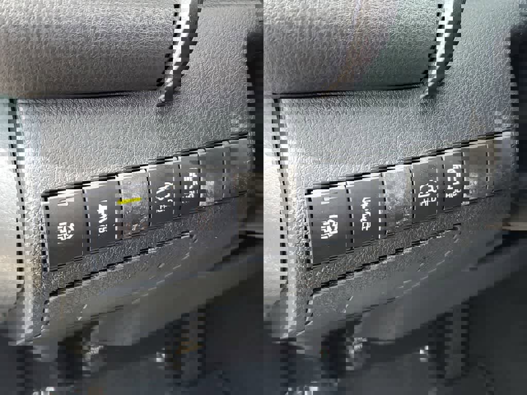 Used 2020 Toyota Camry LE image 20