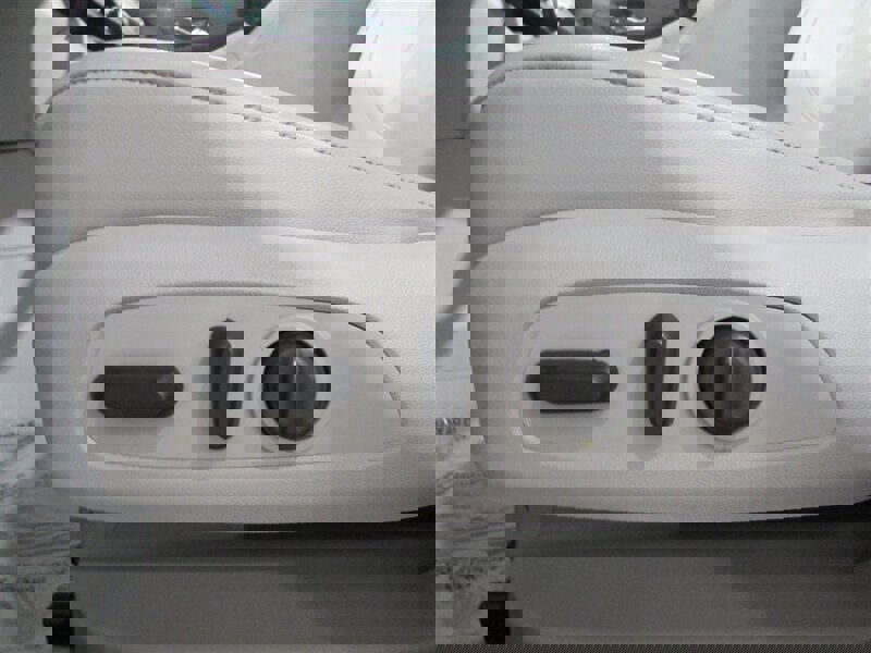 Used 2023 GMC Acadia SLT image 38