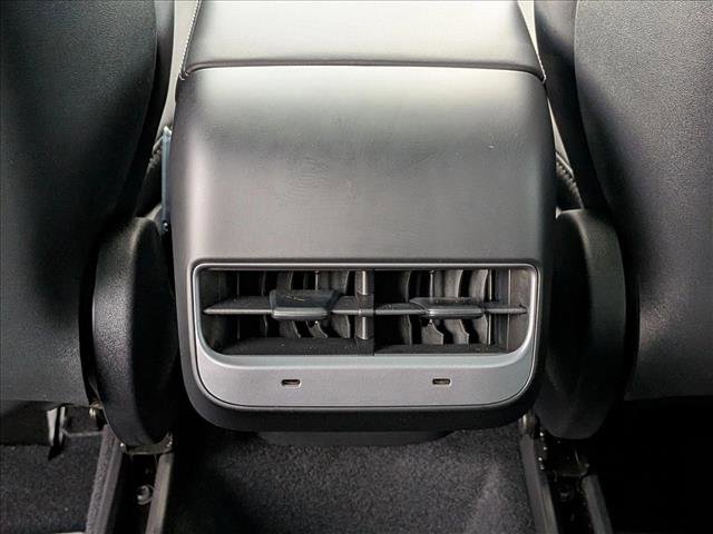 Used 2025 Tesla Model Y Long Range image 17