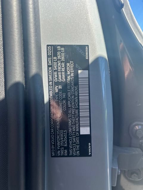 Certified 2025 Volvo XC60 B5 Plus AWD/4WD image 31