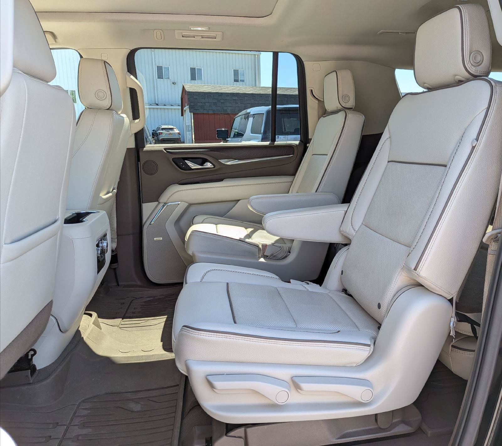 Used 2023 GMC Yukon XL Denali AWD/4WD image 24