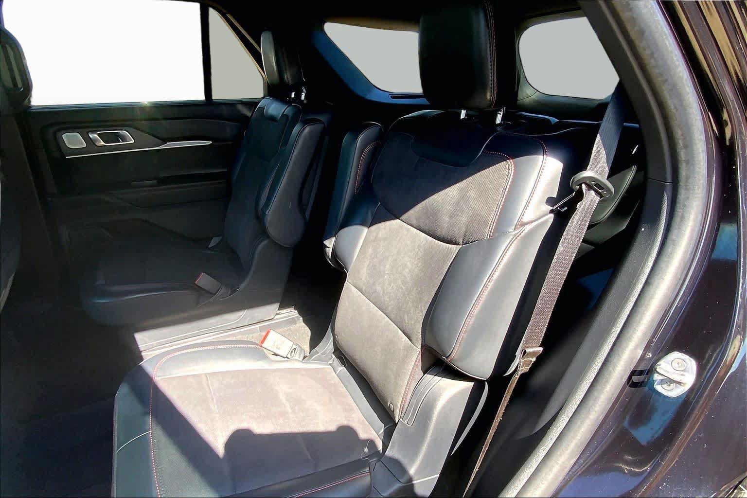 Used 2025 Ford Explorer ST AWD/4WD image 21