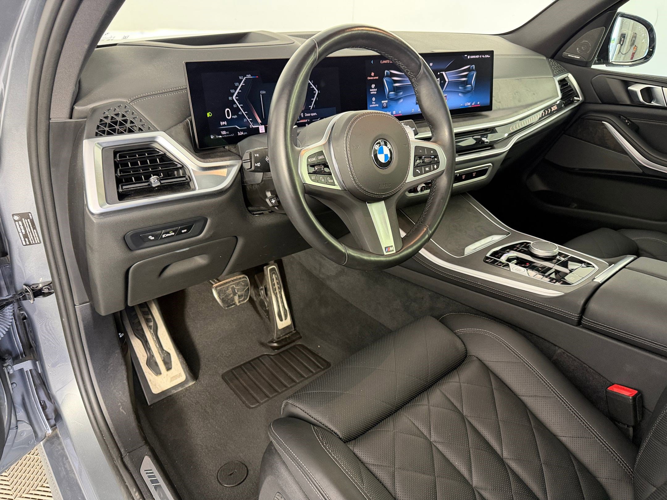 Used 2024 BMW X5 xDrive40i w/ M Sport Package AWD/4WD image 4