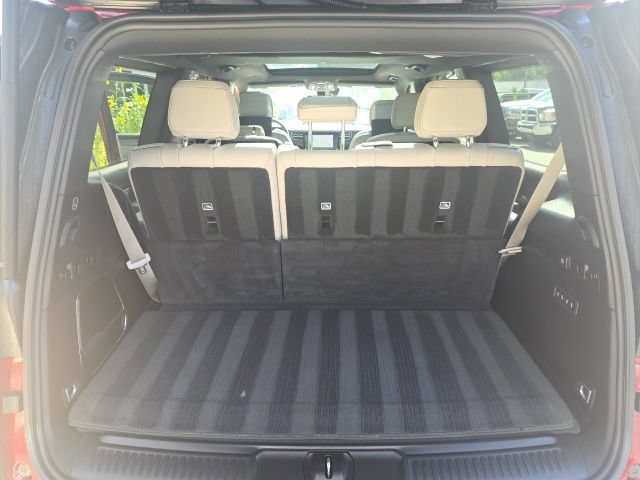 Certified 2025 Jeep Wagoneer Series III w/ Premium Group I AWD/4WD image 31